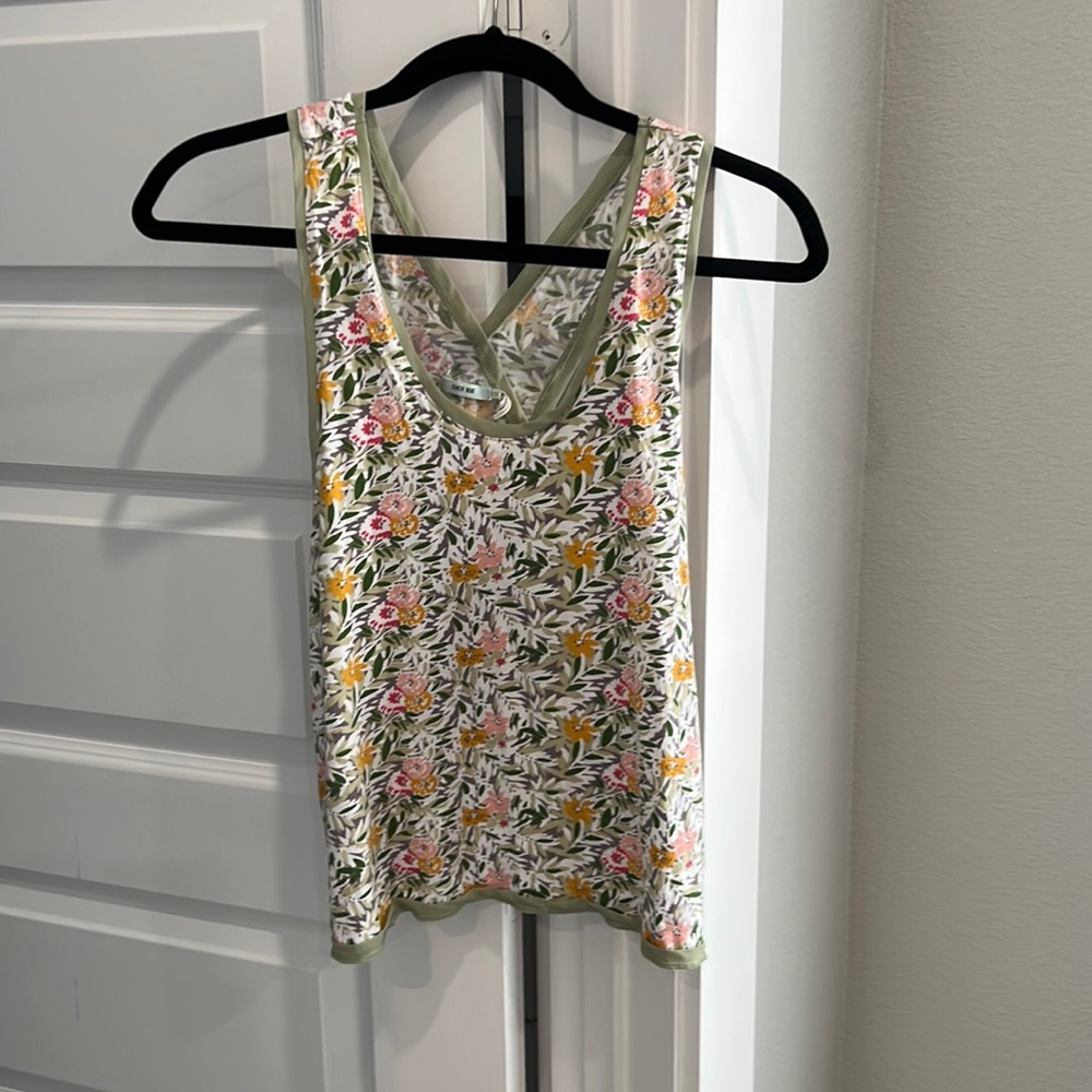 Floral open back cross cross detail tank top